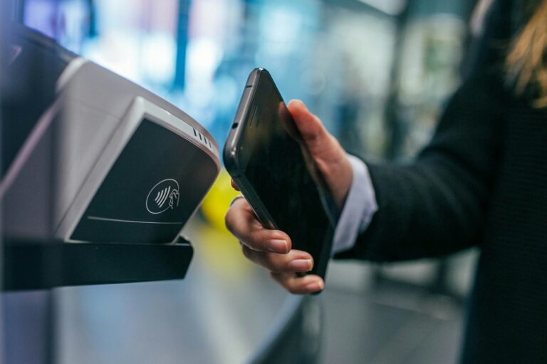 Contactless Shopping in the Travel Industry